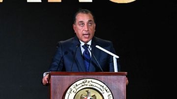 رئيس الوزراء: زيادة أسعار الكهرباء للمطاعم والكافيهات العاملة بعد التوقيت الصيفي رئيس الوزراء: زيادة أسعار الكهرباء للمطاعم والكافيهات العاملة بعد التوقيت الصيفي