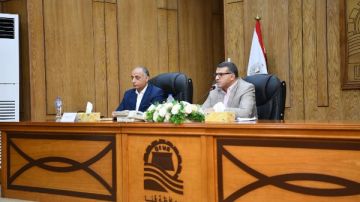 محافظ قنا يبحث خطة التنمية المستدامة لدعم الحرف التراثية والتكتلات الاقتصادية محافظ قنا يبحث خطة التنمية المستدامة لدعم الحرف التراثية والتكتلات الاقتصادية