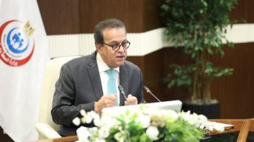 عبدالغفار : سوق الدواء المصري يقترب من نصف تريليون جنيه عبدالغفار : سوق الدواء المصري يقترب من نصف تريليون جنيه