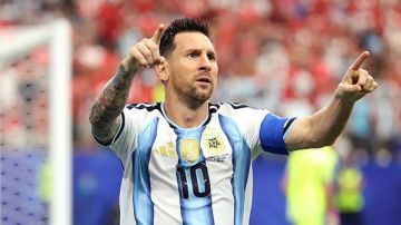 ميسي يواصل تحطيم الأرقام القياسية في كأس العالم ميسي يواصل تحطيم الأرقام القياسية في كأس العالم