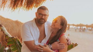 كندة وعمرو يوسف يخطفان الأنظار من الساحل الشمالي كندة وعمرو يوسف يخطفان الأنظار من الساحل الشمالي