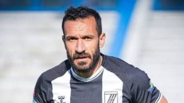 معلول على موعد مع الأهلي.. مواجهة محتملة في الكونفدرالية معلول على موعد مع الأهلي.. مواجهة محتملة في الكونفدرالية