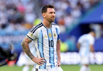 هذا ما طلبه ميسي من لاعبي الأرجنتين قبل مباراة مصر هذا ما طلبه ميسي من لاعبي الأرجنتين قبل مباراة مصر