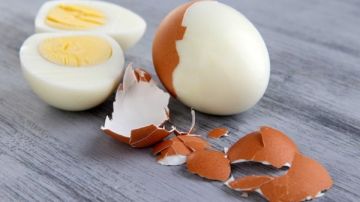 أخطاء عند سلق البيض تجعله صعب التقشير.. تجنبها أخطاء عند سلق البيض تجعله صعب التقشير.. تجنبها