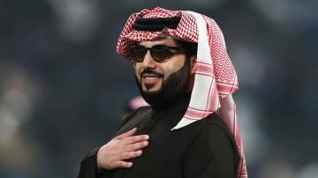 تركي آل الشيخ يحسم الجدل حول تدخله للصلح بين ياسمين عبد العزيز ومي عمر تركي آل الشيخ يحسم الجدل حول تدخله للصلح بين ياسمين عبد العزيز ومي عمر