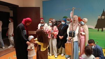 وفد جامعي يدعم محاربي السرطان الصغار بالصعيد وفد جامعي يدعم محاربي السرطان الصغار بالصعيد