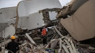 ارتفاع حصيلة زلزال فنزويلا إلى 4490 قتيلا ارتفاع حصيلة زلزال فنزويلا إلى 4490 قتيلا