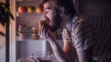 أطعمة ممنوعة بالليل.. تسبب مشاكل عديدة أطعمة ممنوعة بالليل.. تسبب مشاكل عديدة