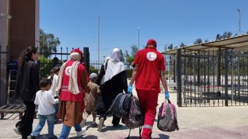 الهلال الأحمر يستقبل ويودع الدفعة 59 من مصابي فلسطين الهلال الأحمر يستقبل ويودع الدفعة 59 من مصابي فلسطين