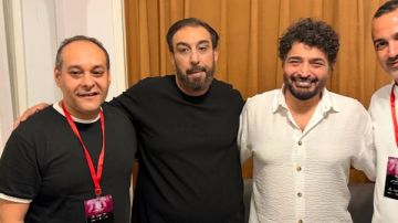 بعد حفل التسعينيات .. محمد منصور يعلن مفاجآت جديدة بالمسرح الروماني صور