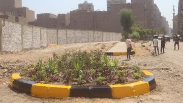 إزالة بؤرة لمخلفات الهدم والبناء بالكنيسة في العمرانية وتحويلها إلى أحواض زهور جمالية