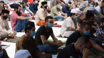 حكم نهي المصلي عن الكلام أثناء خطبة الجمعة.. الأزهر العالمي للفتوى يوضح