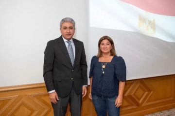 وزير السياحة والآثار يلتقي بوكالة الأنباء الفرنسية وعدد من ممثلي الصحف والمجلات المتخصصة في السياحة والسفر وزير السياحة والآثار يلتقي بوكالة الأنباء الفرنسية وعدد من ممثلي الصحف والمجلات المتخصصة في السياحة والسفر