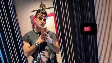 زيزو يخطف الأنظار في أحدث ظهور من تركيا زيزو يخطف الأنظار في أحدث ظهور من تركيا