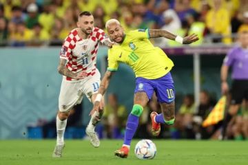 نيمار يعلن اعتزال اللعب الدولي بعد وداع البرازيل لكأس العالم نيمار يعلن اعتزال اللعب الدولي بعد وداع البرازيل لكأس العالم