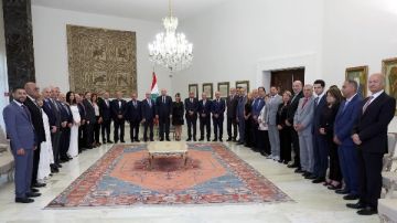 عون: الحقد لا يبني دولة أو مؤسسات بل يدمرها.. ويطالب شعبه بهذا الأمر عون: الحقد لا يبني دولة أو مؤسسات بل يدمرها.. ويطالب شعبه بهذا الأمر