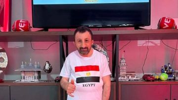 كوكسال بابا يدعم منتخب مصر بعد توديع المونديال كوكسال بابا يدعم منتخب مصر بعد توديع المونديال