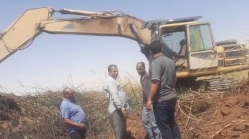 استجابة لشكوى المزارعين.. رفع تجمعات مياه الصرف بباريس في الوادي الجديد استجابة لشكوى المزارعين.. رفع تجمعات مياه الصرف بباريس في الوادي الجديد