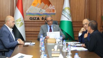 محافظ الجيزة يناقش خطط العمل ومتابعة مستوى الخدمات بأبو النمرس محافظ الجيزة يناقش خطط العمل ومتابعة مستوى الخدمات بأبو النمرس