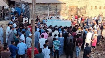 وداع مهيب لشاب توفي في بيارة الصرف الصحي بالمنوفية وداع مهيب لشاب توفي في بيارة الصرف الصحي بالمنوفية
