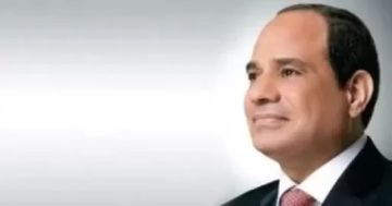 الرئيس السيسى يكرم المنتخب الوطني ويتناول الغداء مع اللاعبين الرئيس السيسى يكرم المنتخب الوطني ويتناول الغداء مع اللاعبين