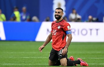 هتافات مفاجئة باسم محمد صلاح في تركيا (فيديو) هتافات مفاجئة باسم محمد صلاح في تركيا (فيديو)