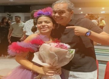 رامي إمام يوجه رسالة مؤثرة لابنته: الفن حياة.. وأنا فخور بيكي رامي إمام يوجه رسالة مؤثرة لابنته: الفن حياة.. وأنا فخور بيكي
