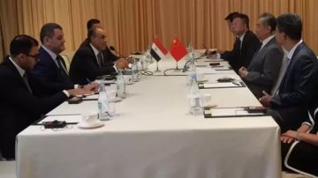 وزير الخارجية يبحث مع نظيره الصيني سبل تعزيز الشراكة الاستراتيجية وزير الخارجية يبحث مع نظيره الصيني سبل تعزيز الشراكة الاستراتيجية