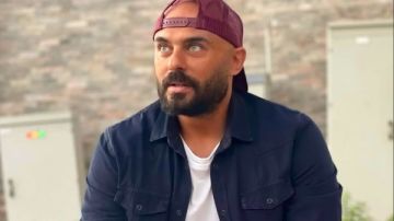 أحمد صلاح حسني يهنئ عمرو دياب وتركي آل الشيخ أحمد صلاح حسني يهنئ عمرو دياب وتركي آل الشيخ