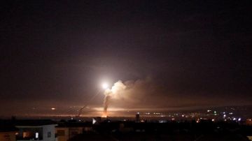 القيادة المركزية الأمريكية تعلن تنفيذ موجة كثيفة من الضربات ضد إيران ردا على استهداف قواتها القيادة المركزية الأمريكية تعلن تنفيذ موجة كثيفة من الضربات ضد إيران ردا على استهداف قواتها