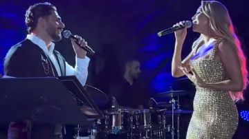 معجب يفاجئ مايا دياب ويغني معها بحفلها الأخير في تركيا.. فيديو معجب يفاجئ مايا دياب ويغني معها بحفلها الأخير في تركيا.. فيديو