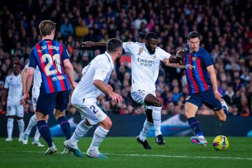 برشلونة ينافس ريال مدريد على صفقة الموسم