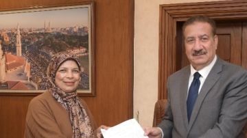 في إطار دعمه للقطاع الصناعي.. محافظ بورسعيد يوقع عقود تمليك أراضي لـ6 مصانع بالمنطقة الصناعية في إطار دعمه للقطاع الصناعي.. محافظ بورسعيد يوقع عقود تمليك أراضي لـ6 مصانع بالمنطقة الصناعية