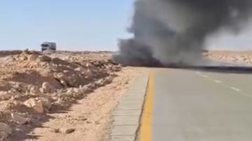 حريق يلتهم سيارة دفع رباعي بعد انقلابها على طريق سيوة مطروح صور حريق يلتهم سيارة دفع رباعي بعد انقلابها على طريق سيوة مطروح صور