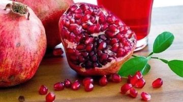 ماذا يحدث لجسمك عند تناول عصير الرمان؟