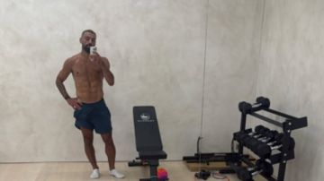 محمد صلاح يستعرض لياقته البدنيه من الجيم محمد صلاح يستعرض لياقته البدنيه من الجيم