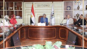محافظ بني سويف يناقش مع جمعية مستثمري بياض العرب الصناعية آليات الدفع بملف الاستثمار بالمنطقة محافظ بني سويف يناقش مع جمعية مستثمري بياض العرب الصناعية آليات الدفع بملف الاستثمار بالمنطقة