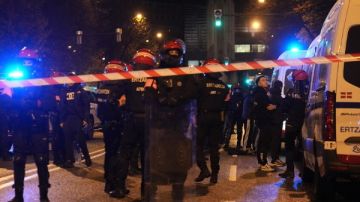 4 مليون يورو.. سرقة مجوهرات من متحف في فرنسا 4 مليون يورو.. سرقة مجوهرات من متحف في فرنسا