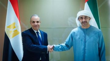 وزير الخارجية لنظيره الإماراتي: نرفض أي محاولات لفرض قيود على المرور في الممرات المائية الدولية وزير الخارجية لنظيره الإماراتي: نرفض أي محاولات لفرض قيود على المرور في الممرات المائية الدولية