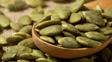 بعد سن الخمسين.. فوائد بذور اليقطين لصحة البروستاتا والذكورة بعد سن الخمسين.. فوائد بذور اليقطين لصحة البروستاتا والذكورة