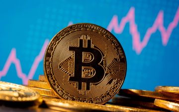 سعر البيتكوين يتخطى 61 ألف دولار