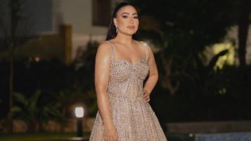 بفستان أنيق.. بوسي تستعرض جمالها