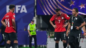 أسطورة إنجلترا يهاجم حكم مباراة مصر والأرجنتين: هذا هراء