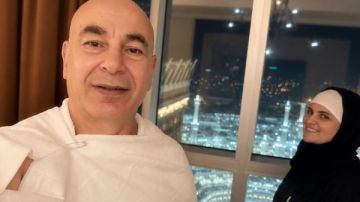في أجواء روحانية.. حسام حسن وزوجته وأولاده يؤدون مناسك العمرة