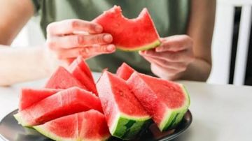 ماذا يحدث للجسم عند تناول البطيخ بأنتظام؟ ماذا يحدث للجسم عند تناول البطيخ بأنتظام؟