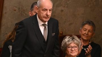 الرئيس المجري يوقع تعديلا دستوريا ينهي ولايته الرئيس المجري يوقع تعديلا دستوريا ينهي ولايته