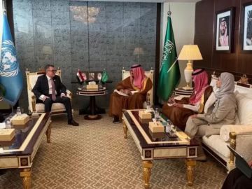 وزير الاقتصاد السعودي يوجه الدعوة لوزير التخطيط للمشاركة في المنتدى الاقتصادي العالمي بالمملكة العام المقبل وزير الاقتصاد السعودي يوجه الدعوة لوزير التخطيط للمشاركة في المنتدى الاقتصادي العالمي بالمملكة العام المقبل
