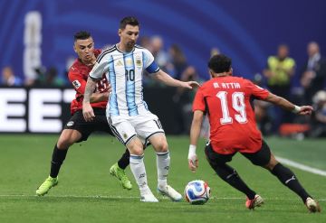 ساويرس يفتح النار على الفيفا بعد مباراة مصر والأرجنتين