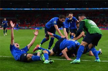 مانشيني يقترب من تولي الإدارة الفنية لمنتخب إيطاليا