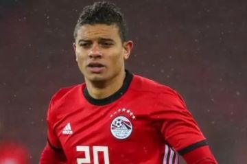 نجم الأهلي السابق يعلن اعتزال كرة القدم نجم الأهلي السابق يعلن اعتزال كرة القدم
